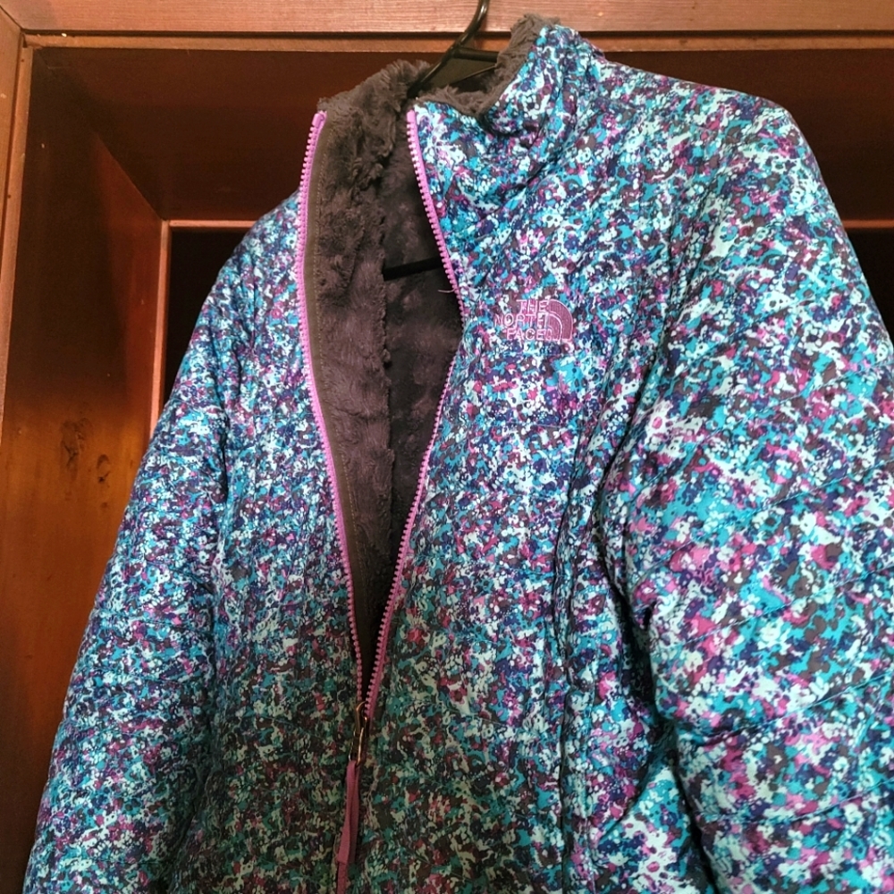 Girls Reverse Northface full zip coat